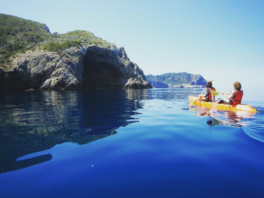 Activity that includes Kayaking, rock jumping and snorkel